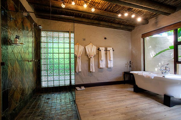 Room Family Suite Bathroom